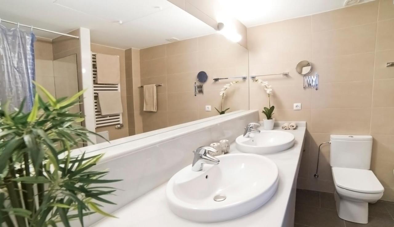 Tranquil Duplex In Sitges, Barcelona,Sea Views, Parking, Terrace Apartman Kültér fotó
