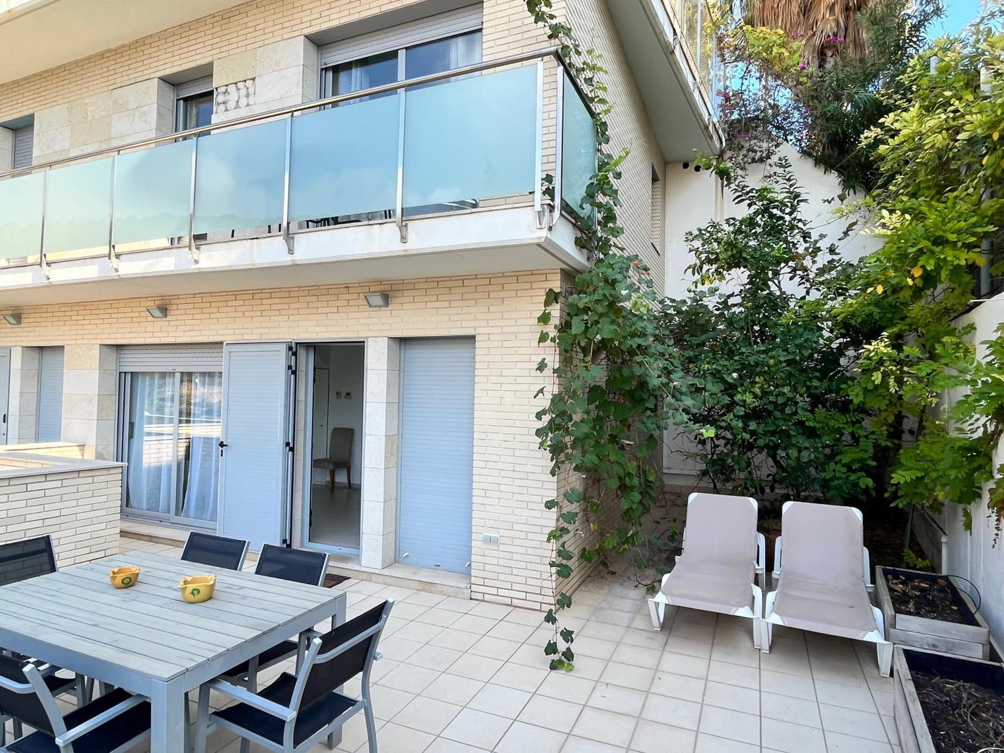 Tranquil Duplex In Sitges, Barcelona,Sea Views, Parking, Terrace Apartman Kültér fotó